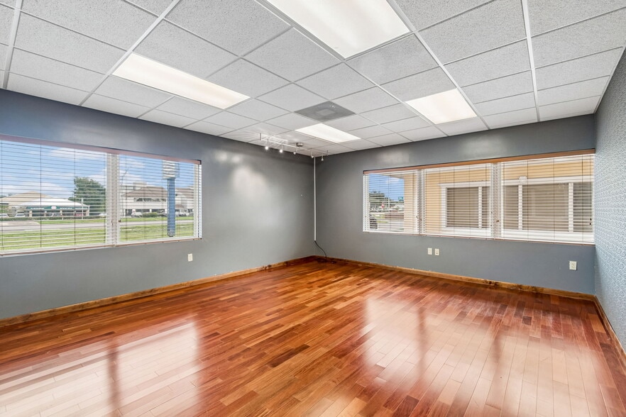 More Photos Of 13940 N Dale Mabry, Tampa Office For Sale