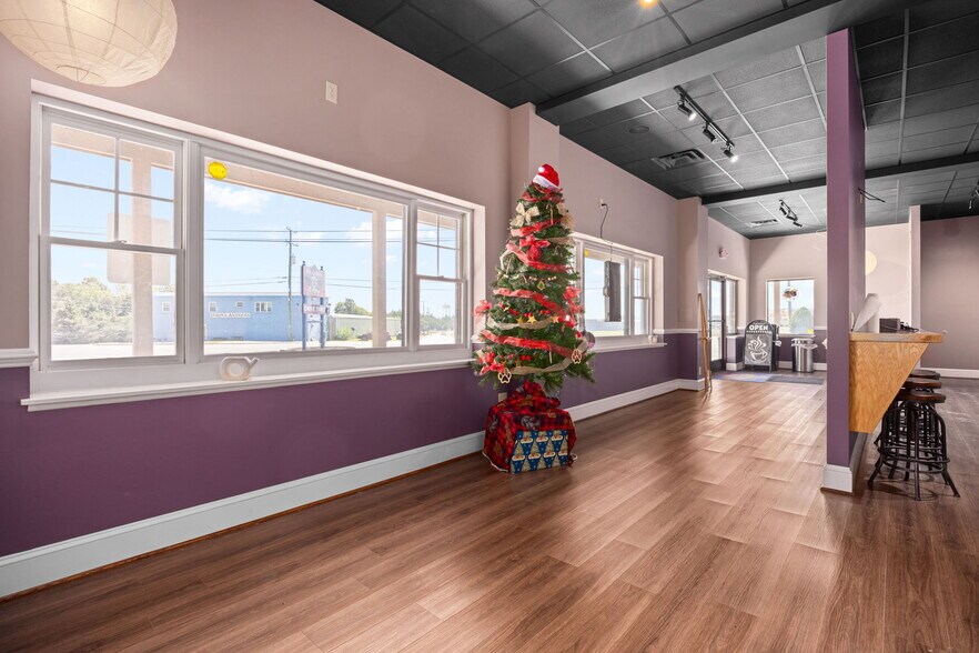 More Photos Of 294 Lee Hwy, Verona General Retail For Lease
