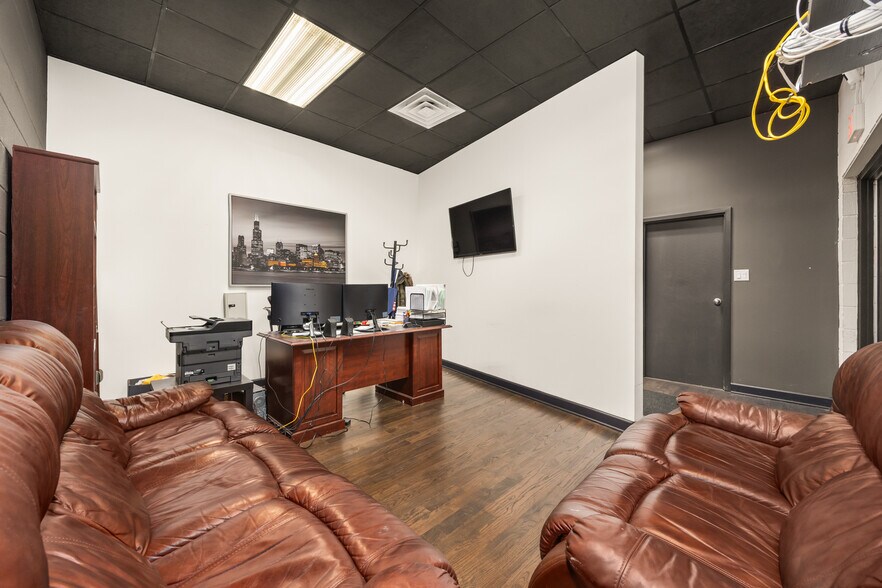 More Photos Of 304 Howard Ave, Des Plaines Light Distribution For Sale
