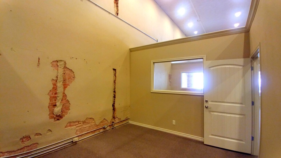 More Photos Of 208 N Bryan Ave, Bryan Office Residential For Lease