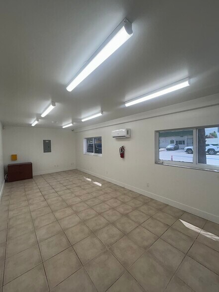 More Photos Of 2591-2595 NW 4th Ct, Fort Lauderdale Warehouse For Lease