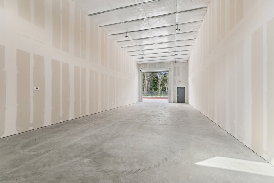 More Photos Of 12402 Malcomson Rd, Houston Self Storage For Sale