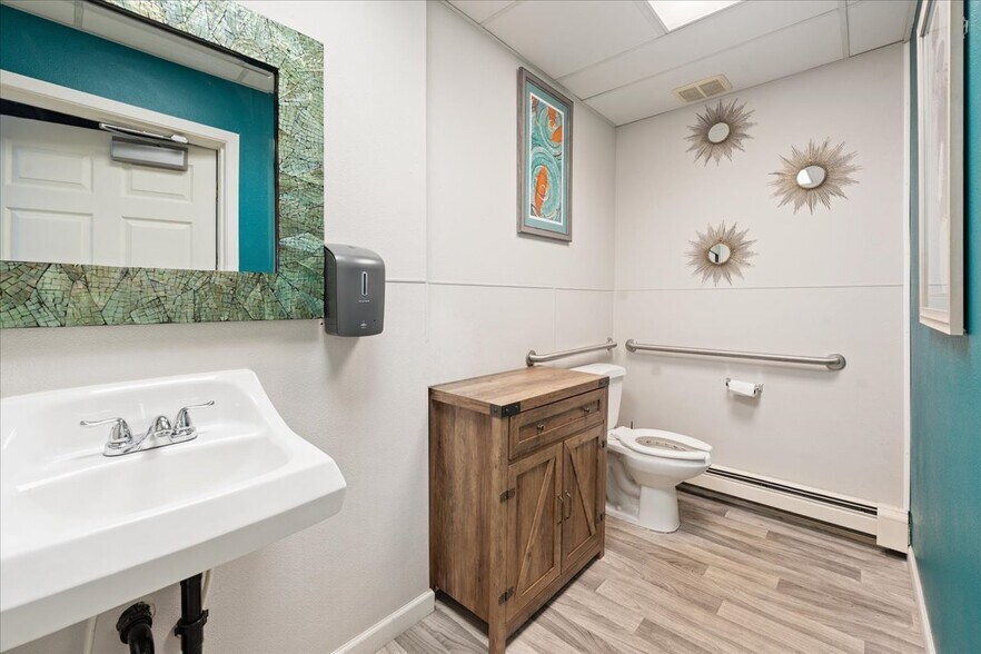 More Photos Of 1019 College Rd, Fairbanks Flex For Sale