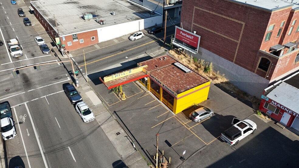 More Photos Of 2003 SE Belmont St, Portland Auto Repair For Sale