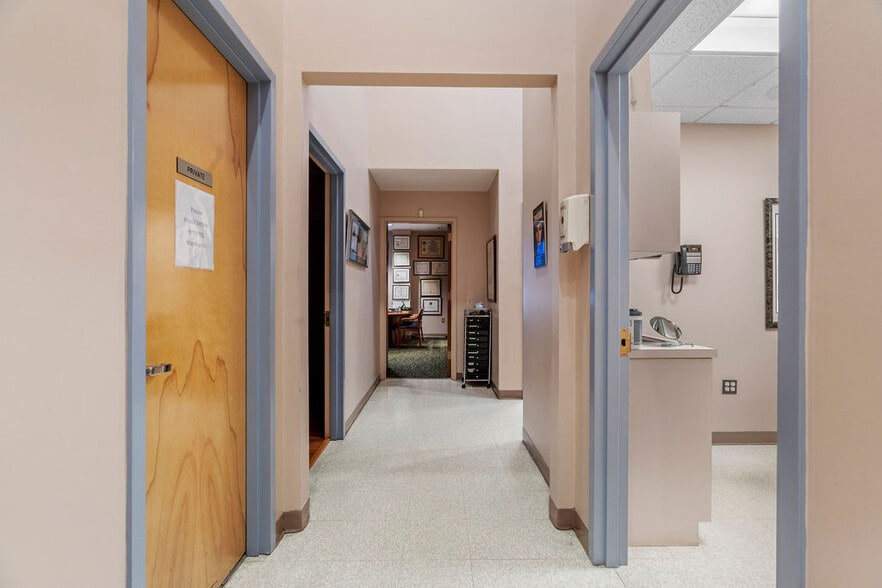 More Photos Of 2777 Hylan Blvd, Staten Island Office For Sale