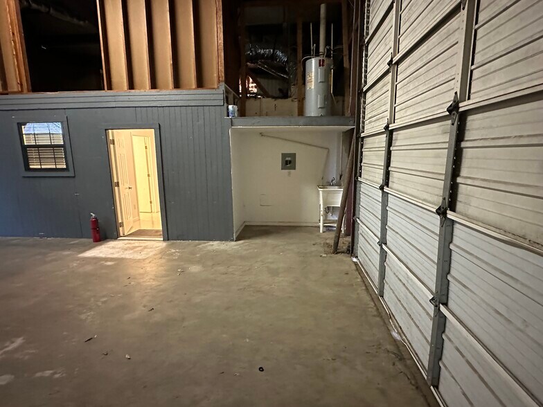 More Photos Of 10202 Mula Cir, Stafford Warehouse For Lease