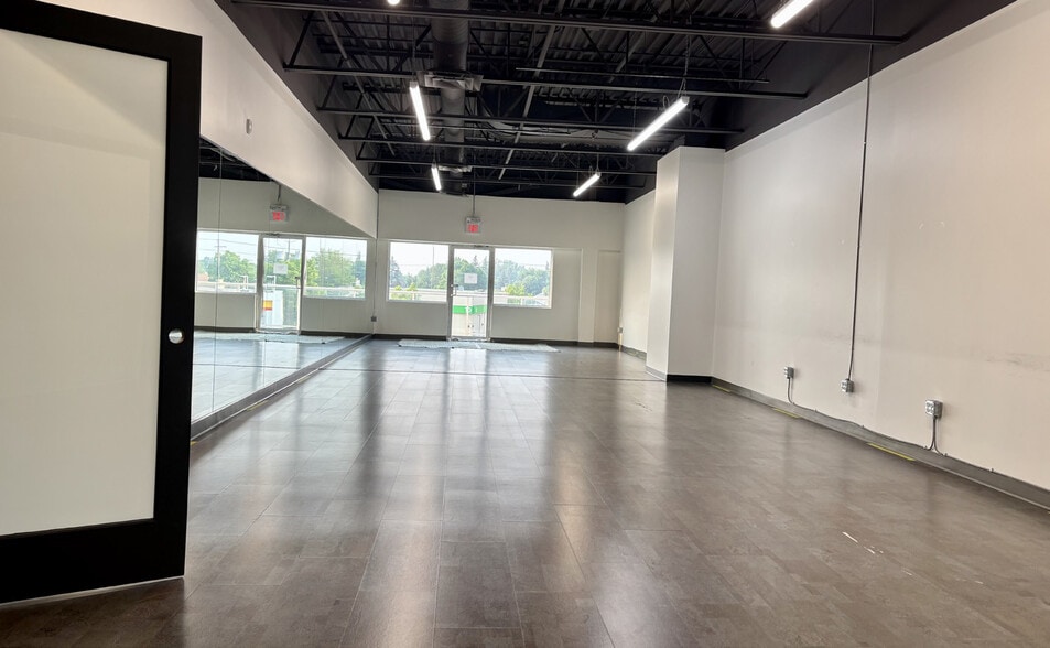 More Photos Of 6640 Roblin Blvd, Winnipeg General Retail For Lease