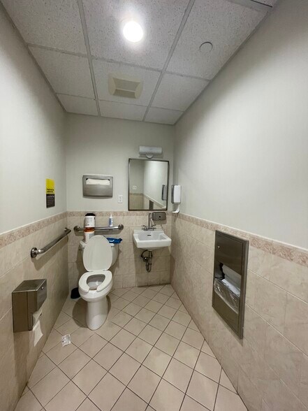 More Photos Of 101 Broadway, Brooklyn Office For Lease