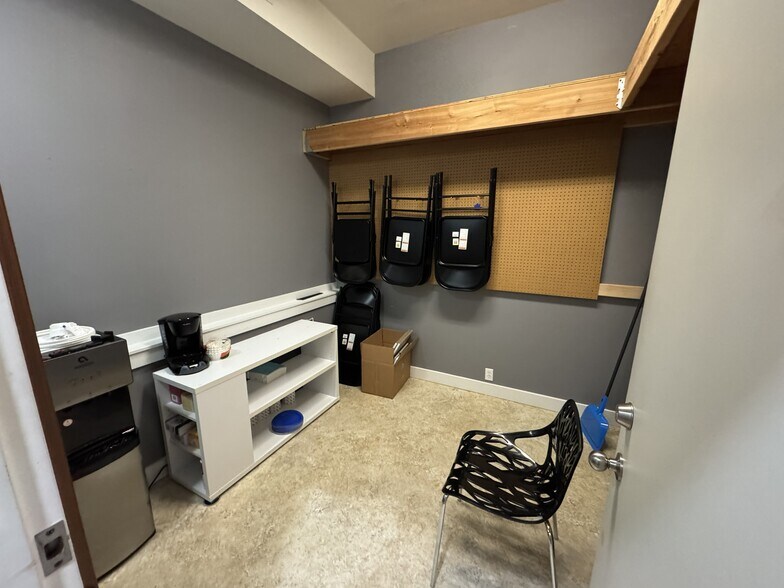 More Photos Of 422 N 4th St, Mount Vernon Office For Lease