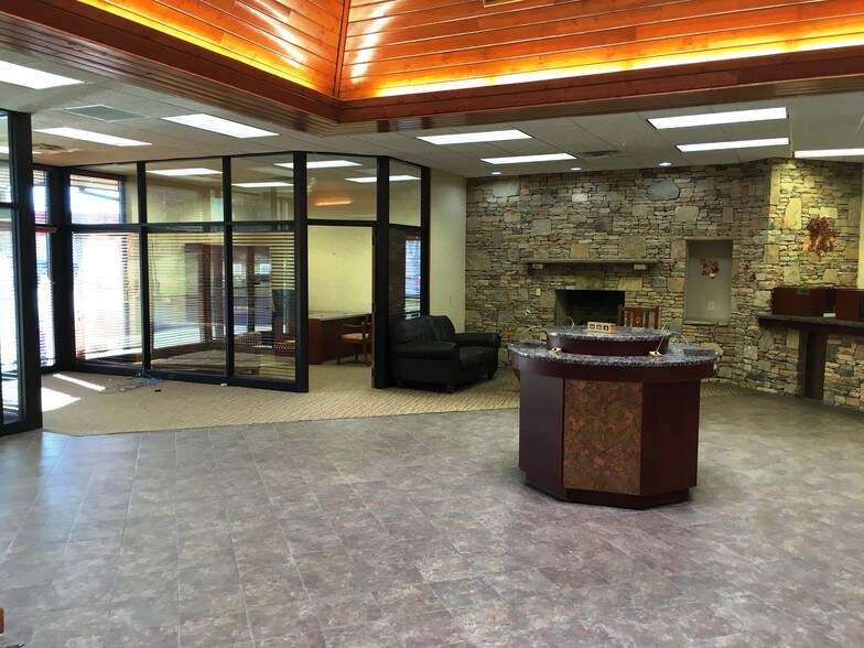 More Photos Of 242 Wears Valley Rd, Pigeon Forge Bank For Lease