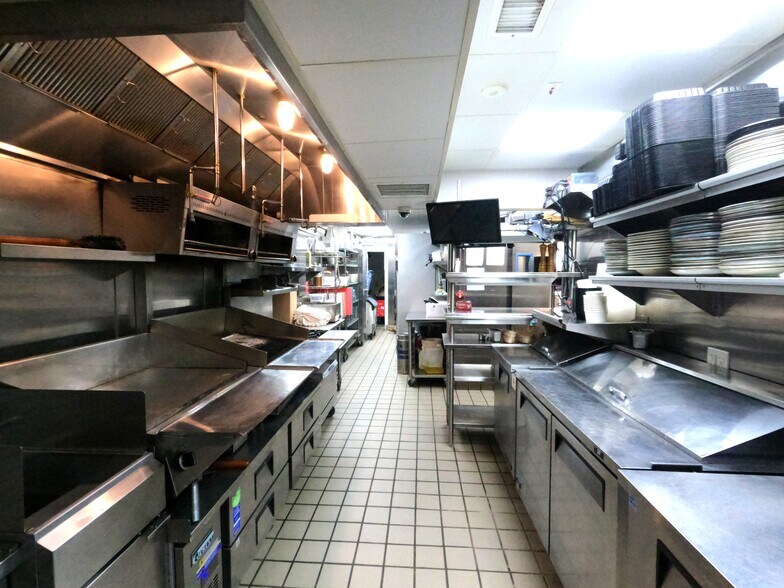 More Photos Of 72 62nd Pl, Long Beach Restaurant For Sale