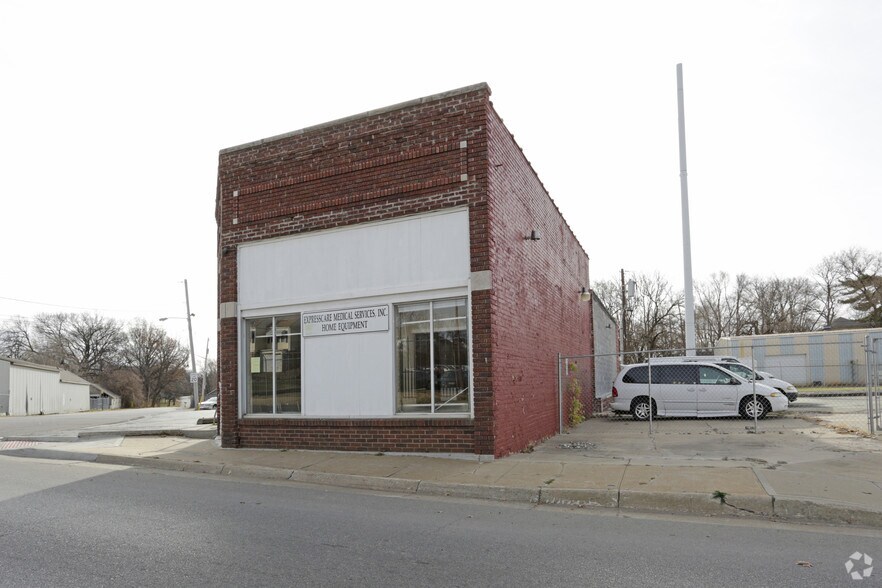 More Photos Of 5019 Leavenworth Rd, Kansas City Freestanding For Lease