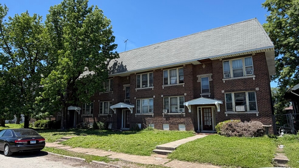 Primary Photo Of 411 Gray Blvd, East Saint Louis Apartments For Sale
