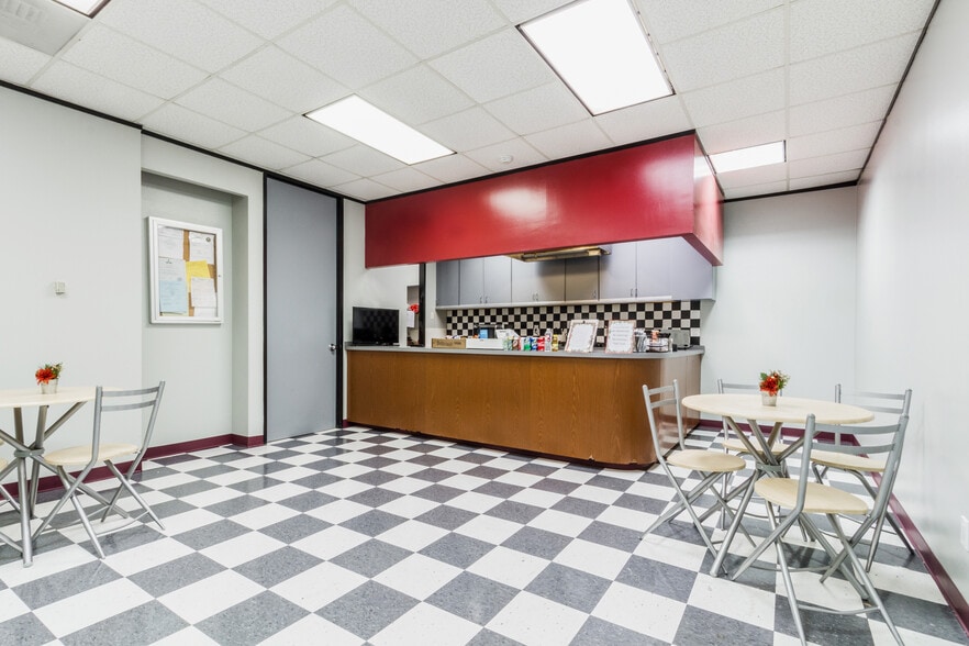 More Photos Of 3838 N Sam Houston Pky E, Houston Office For Lease