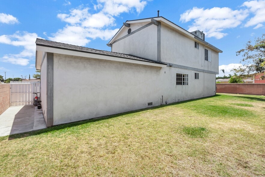 More Photos Of 12725 Barlin Ave, Downey Apartments For Sale