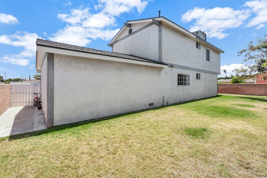 More Photos Of 12731 Barlin Ave, Downey Apartments For Sale