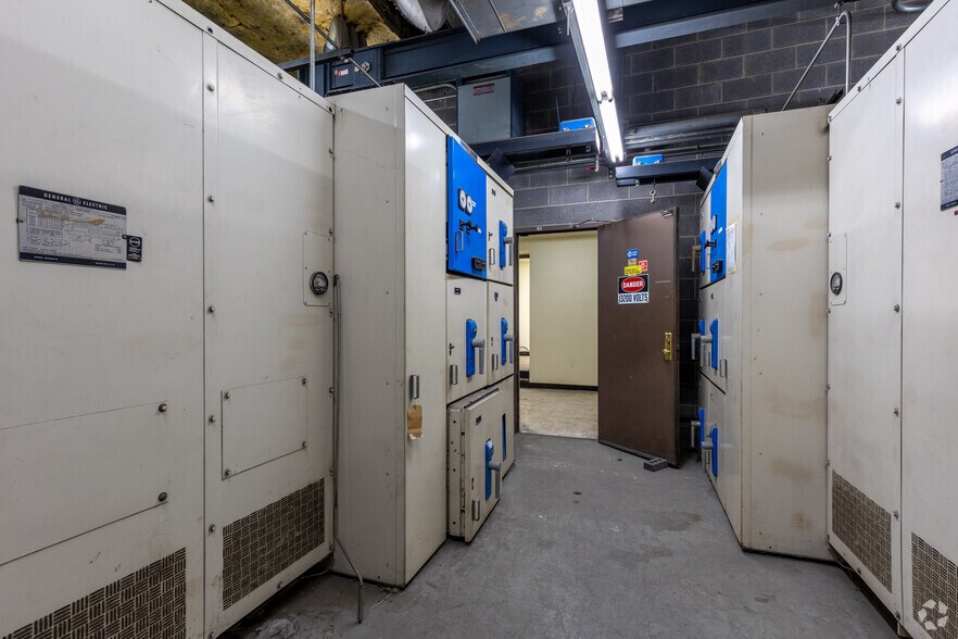 More Photos Of 110 E Warren Ave, Detroit Medical For Lease