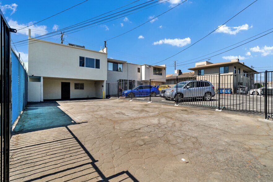 More Photos Of 8926 Reseda Blvd, Northridge Restaurant For Lease