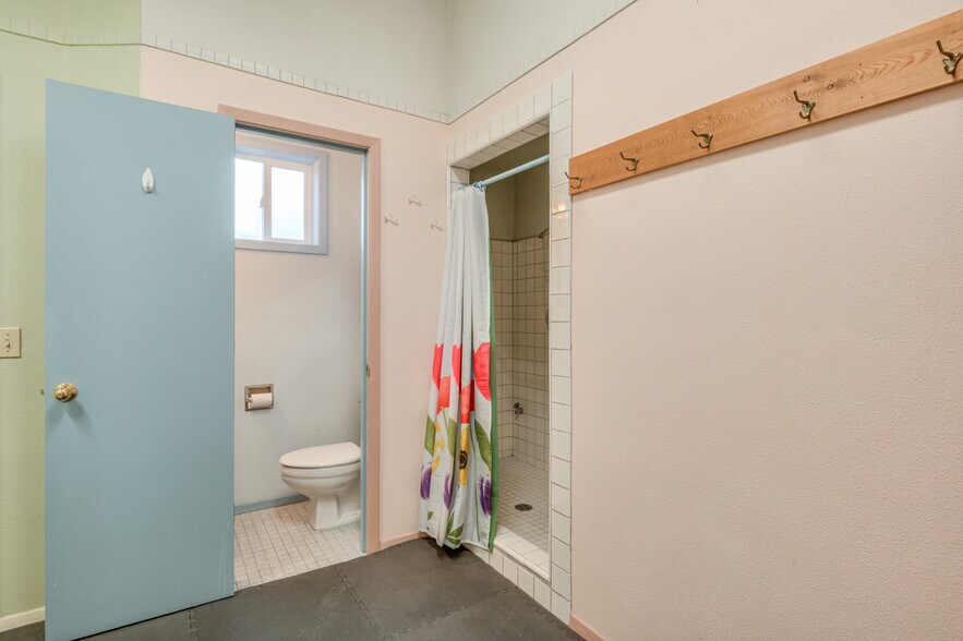 More Photos Of 502 NE Revere Ave, Bend Specialty For Sale