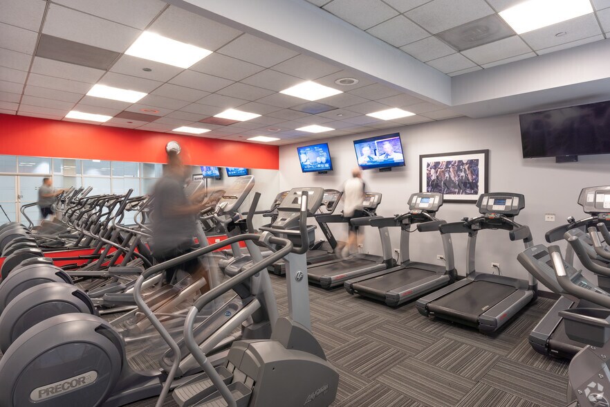 More Photos Of 161 N Clark St, Chicago Office For Lease