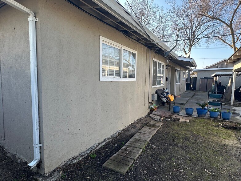 More Photos Of 150 N Acacia Ave, Ripon Multifamily For Sale