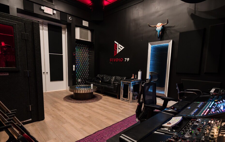 More Photos Of 170 NE 79th St, Miami Storefront For Lease