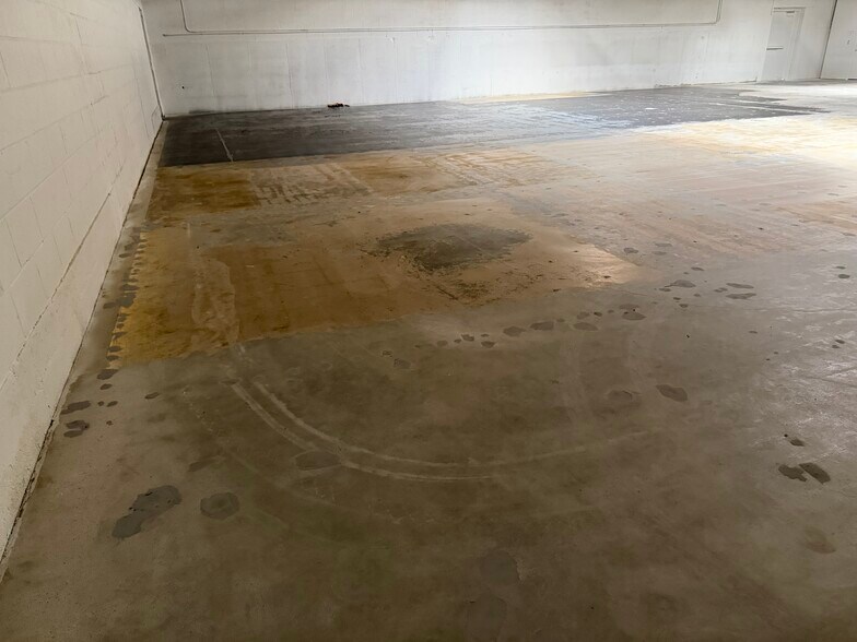 More Photos Of 11 Comstock Pky, Cranston Freestanding For Sale