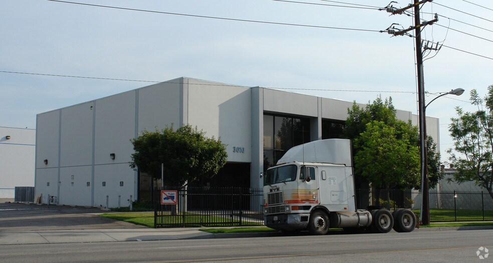 More Photos Of 3020-3070 E Victoria St, Compton Distribution For Lease