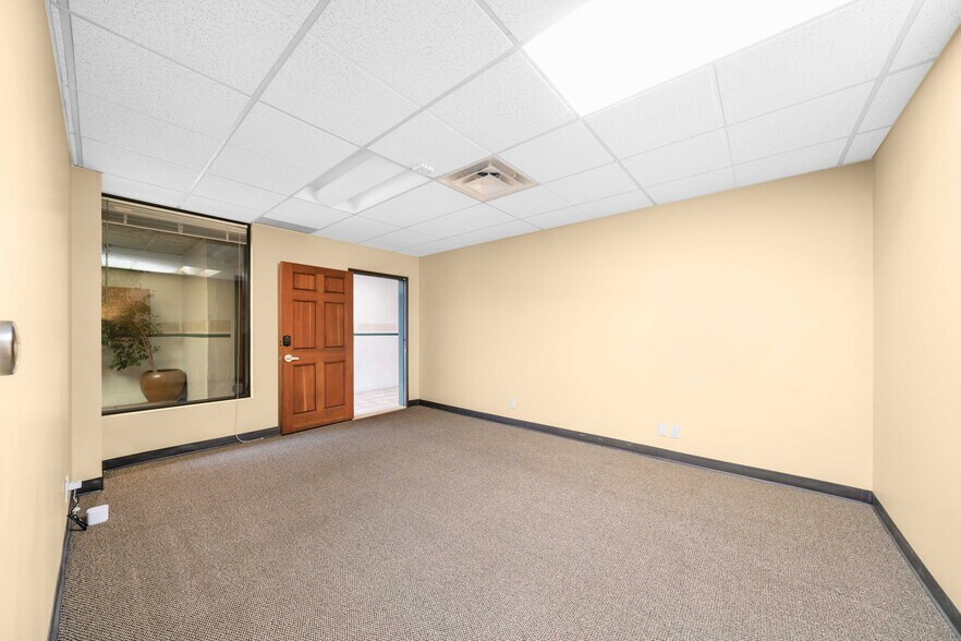 More Photos Of 30423 Canwood St, Agoura Hills Office For Sale