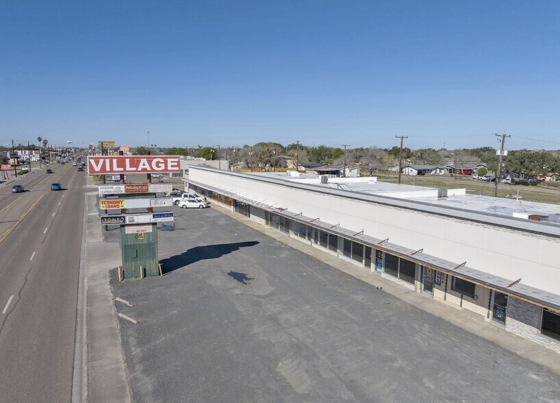 More Photos Of 906 S 14th St, Kingsville Storefront For Lease