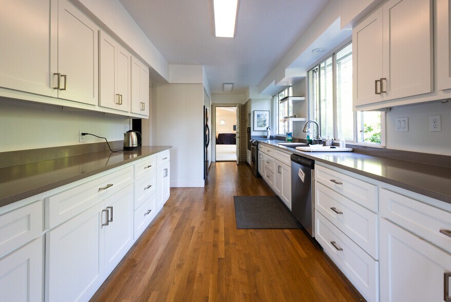 More Photos Of 20255 Willamette Dr, West Linn Specialty For Sale