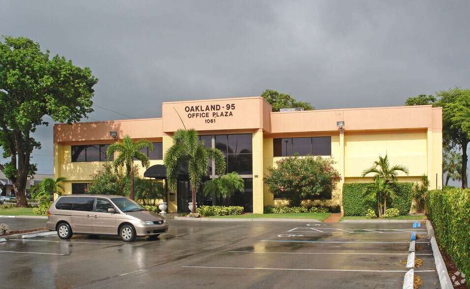 More Photos Of 1061 W Oakland Park Blvd, Oakland Park Medical For Sale
