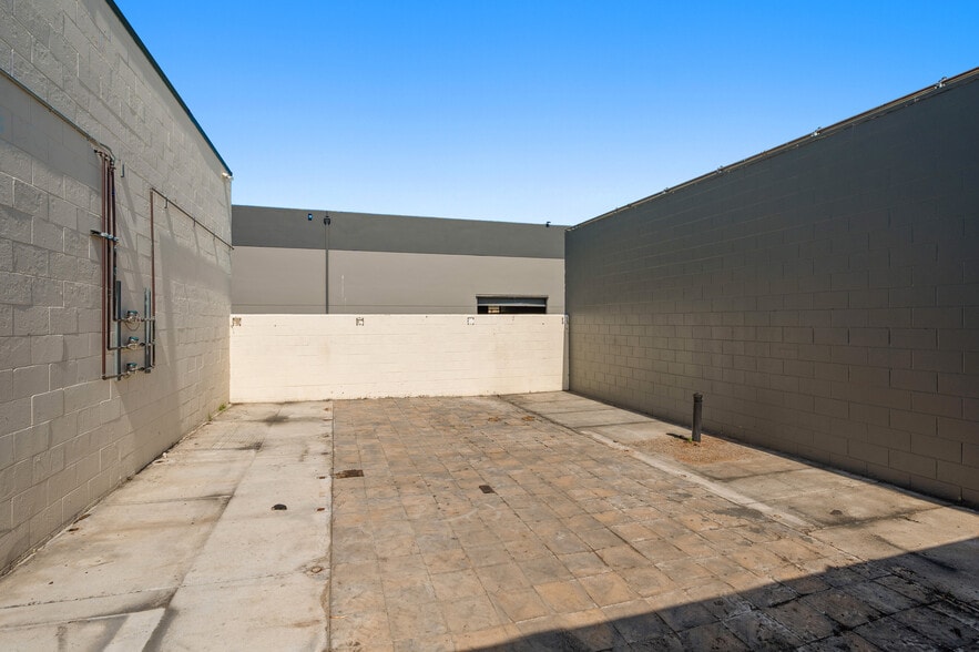More Photos Of 8020 Ronson Rd, San Diego Warehouse For Lease