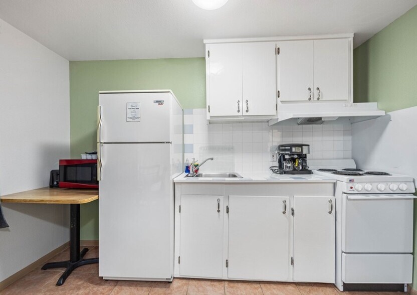 More Photos Of 2044 W Woodin Ave, Chelan Hotel For Sale