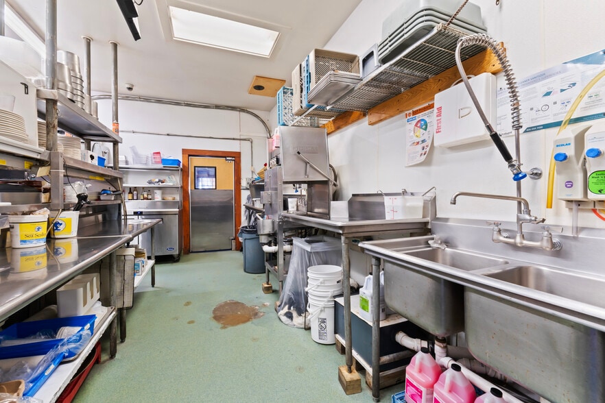 More Photos Of 52 Post Rd, Wells Restaurant For Sale