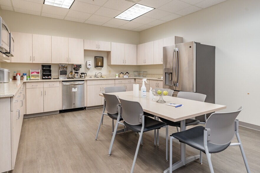 More Photos Of 2301 River Rd, Louisville Office For Lease