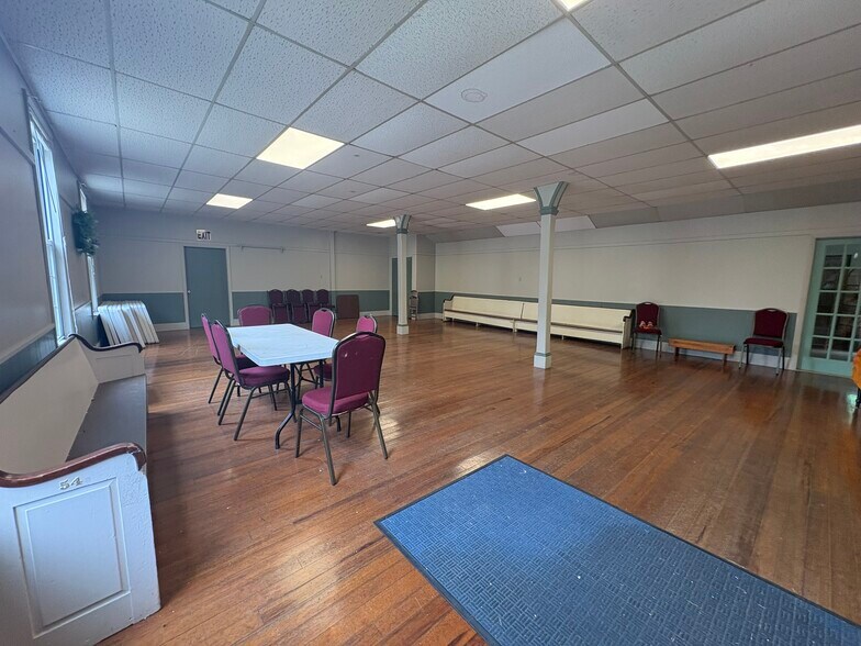 More Photos Of 88 Main St, Buxton Office Residential For Sale