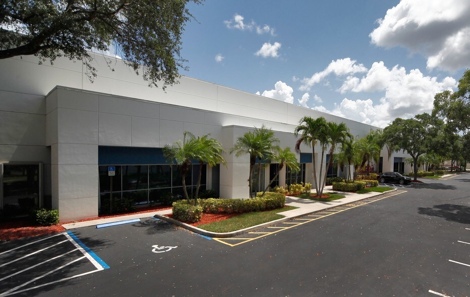 More Photos Of 13801-13807 NW 4th St, Sunrise Warehouse For Lease