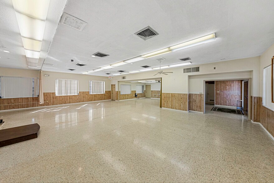 More Photos Of 219 Betty Ln, Clearwater Office Residential For Sale