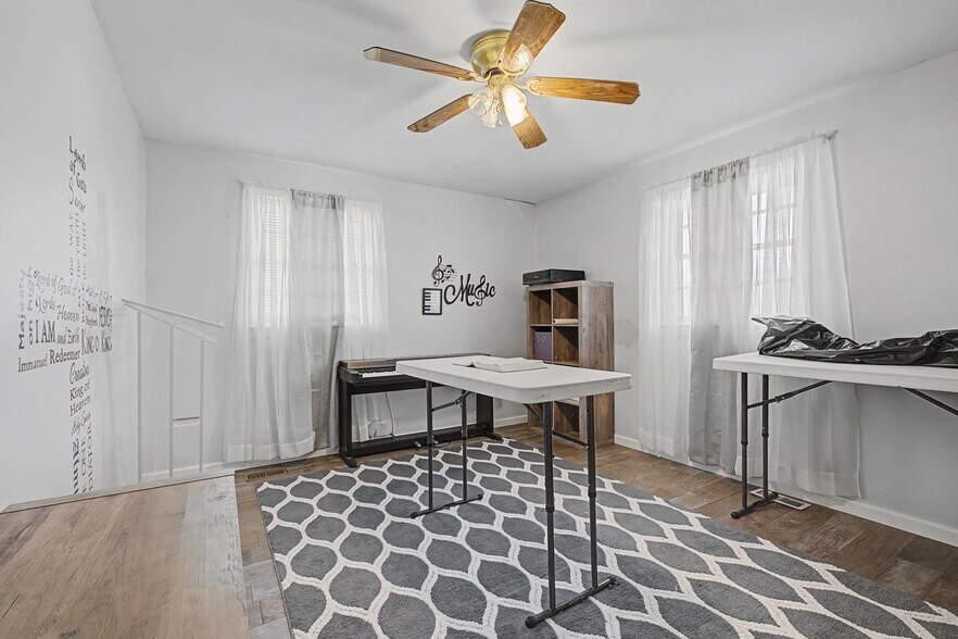 More Photos Of 611 New Shackle Island Rd, Hendersonville Flex For Sale
