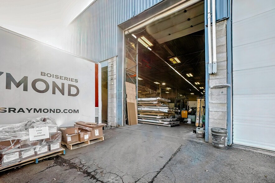 More Photos Of 1390 Rue Newton, Boucherville Flex For Lease