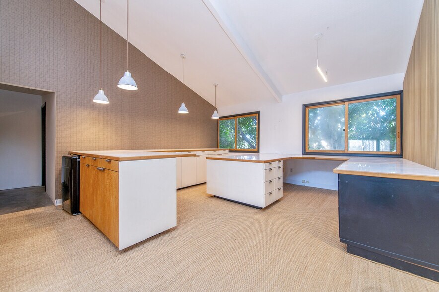 More Photos Of 2482 Newport Blvd, Costa Mesa Loft Creative Space For Lease