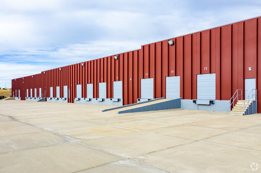 More Photos Of 11651 NW Ambassador Dr, Kansas City Distribution For Lease