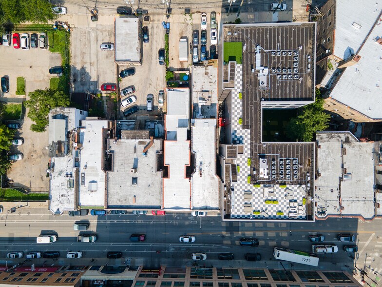 More Photos Of 3219 N Clark St, Chicago Storefront For Sale