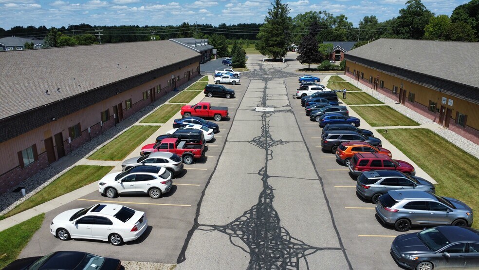 More Photos Of 10072-10094 Colonial Industrial Dr, South Lyon Manufacturing For Lease