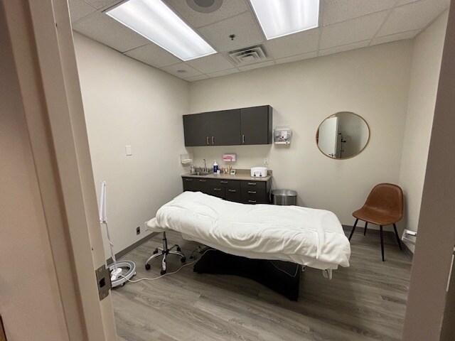 More Photos Of 8119 Isabella Ln, Brentwood Medical For Lease