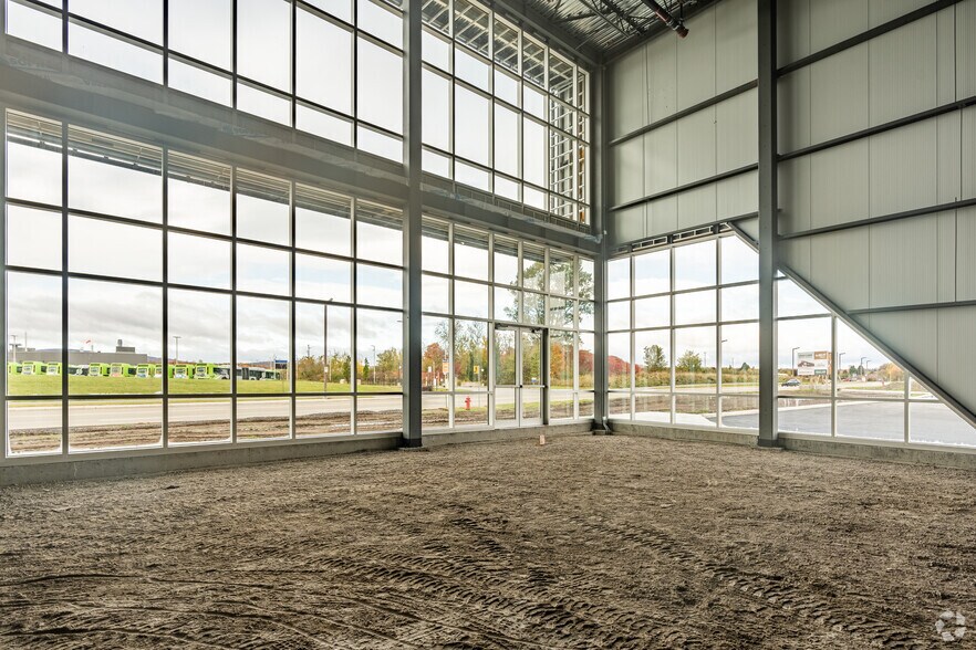More Photos Of 8100 Rue Armand-Viau, Québec Industrial For Lease