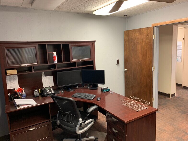 More Photos Of 1016 E State Highway 112, Center Industrial For Sale