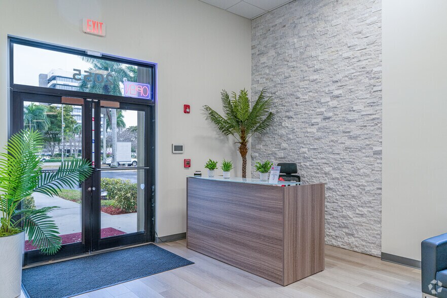 More Photos Of 2055 Palm Beach Lakes Blvd, West Palm Beach Storefront For Lease