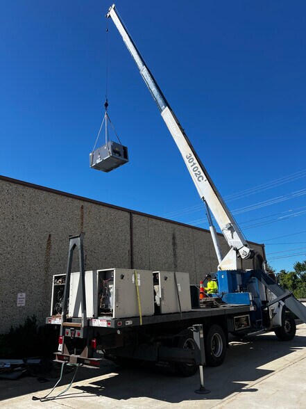 More Photos Of 115 N Prospect Ave, Itasca Showroom For Sale